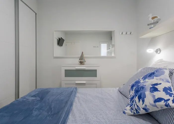 Con Terraza Y Piscina En Canteras *