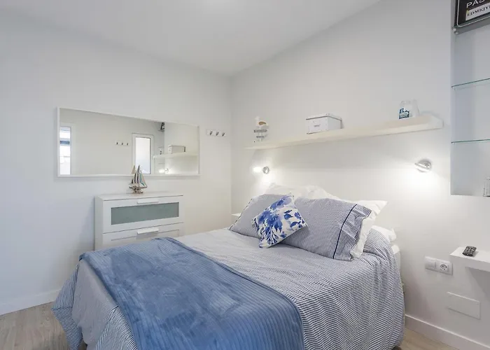 Con Terraza Y Piscina En Canteras *