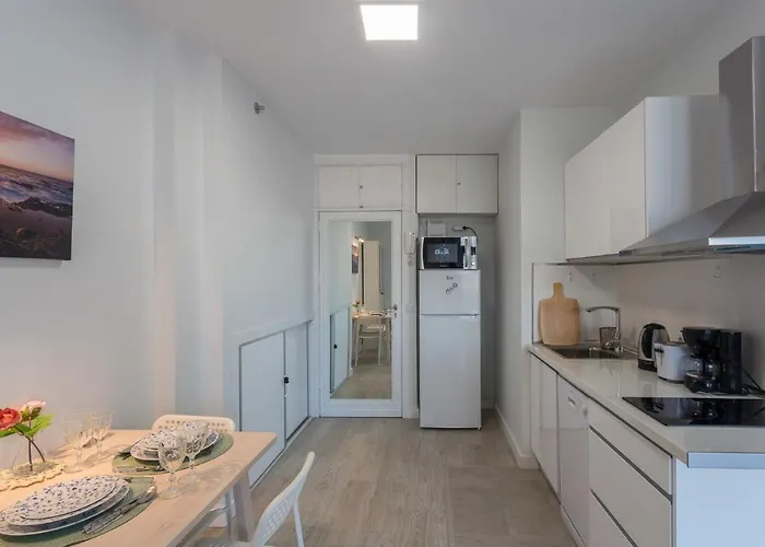 Con Terraza Y Piscina En Canteras Appartement