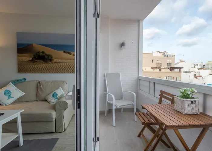 Con Terraza Y Piscina En Canteras Las Palmas