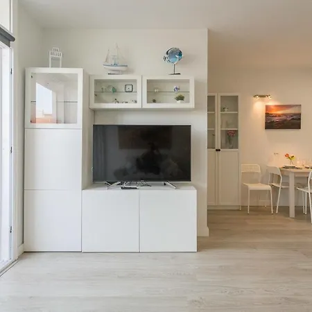 Con Terraza Y Piscina En Canteras Apartment *